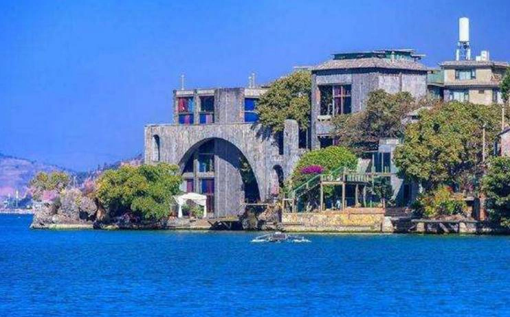 杨丽萍称自己的豪宅太阳宫是全世界最美的房子价值上亿