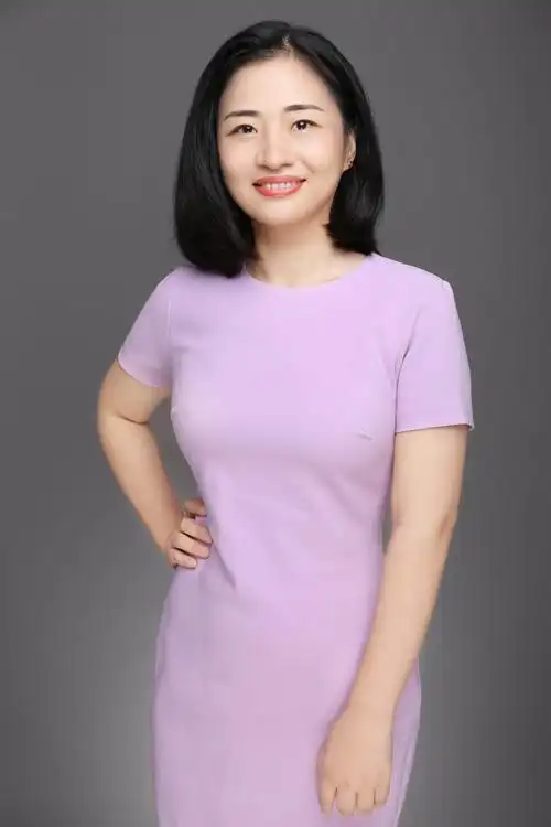 小艳的第一套职业形象照