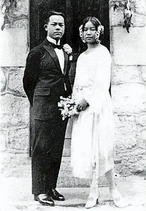 2005年,汪精卫儿子回国扫墓,看到父母跪像后说了啥,是何感受?