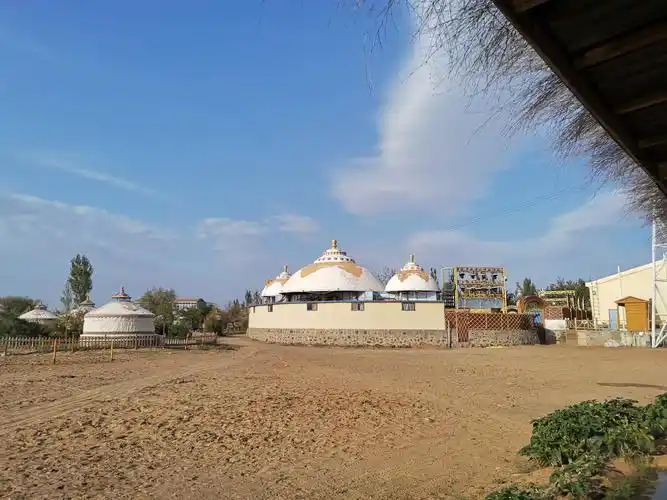 阿拉善左旗通湖草原