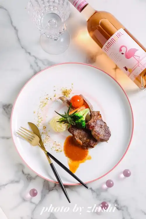 满满的法式风情 精致的摆盘美味的食材 这一幕将会永远保存