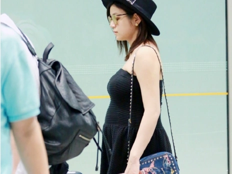 陈妍希孕肚明显,小笼包孕期竟然没肿?