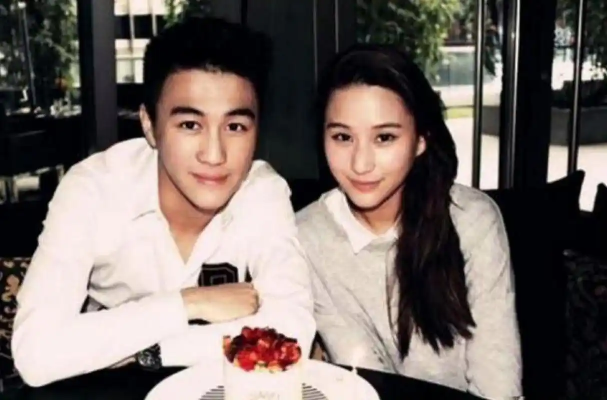 不得不说何超莲和何猷君长得是真像啊