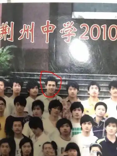 李现毕业照曝光引热议,颜值与现在差距大,他曾经也是胖子