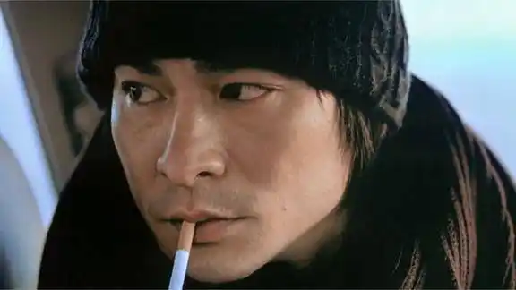 天下无贼刘德华太帅了随便截图就能当壁纸气质真好