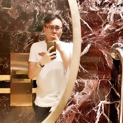 一介撸夫:秋名山上行人稀,常有车手较高低丨网红说