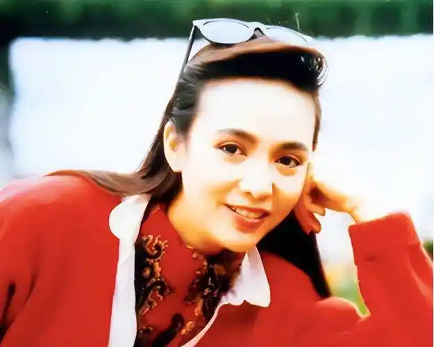 "郑九组"郑裕玲:与周润发传绯闻,年过60仍未结婚_香港_tvb_母亲