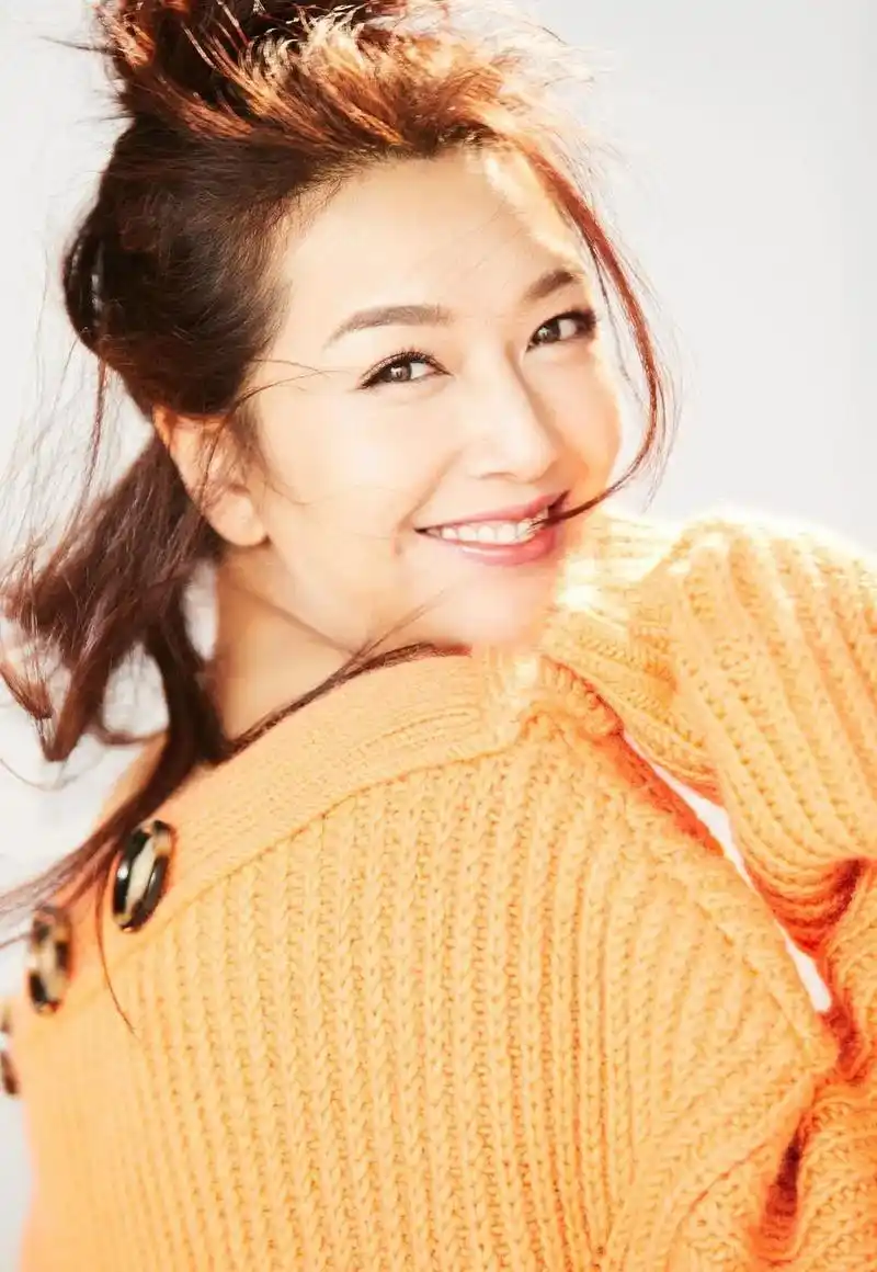 年轻时候的江珊!拥有迷人的双眼,漂亮精致的脸蛋,娇憨又妩媚