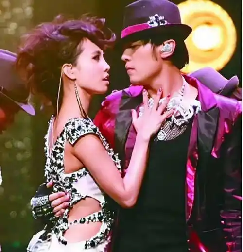 蔡依林演唱会爆火,与周杰伦有望同台,再现名场面《说爱你》_网友_合体