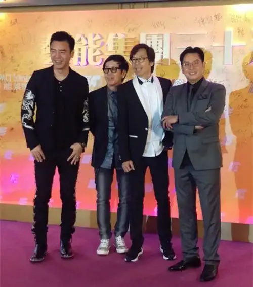 温拿乐队是来自香港的乐队,由谭咏麟,钟镇涛,彭健新,叶智强,陈友五名