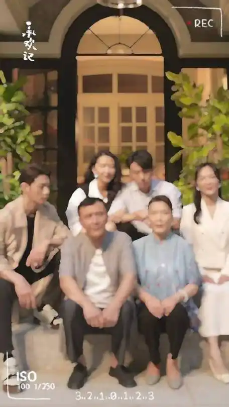 麦家的全家福,大家都开始了自己的小表情发挥 照片有限,快乐无限!