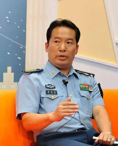 原创中国飞行员不能跳伞?空军大校:歼20飞行员,曾驾歼10空中逃生