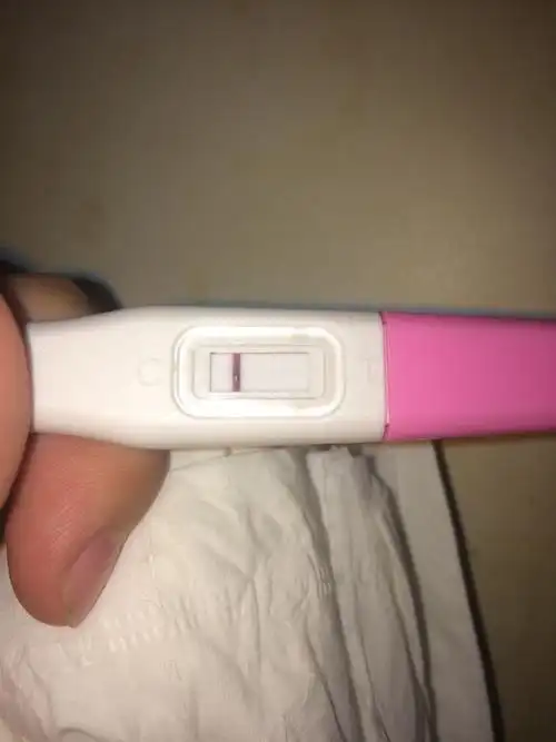 3,验孕棒一深一浅说明什么图片:验孕棒一深一浅这是什么意思呢?如下图