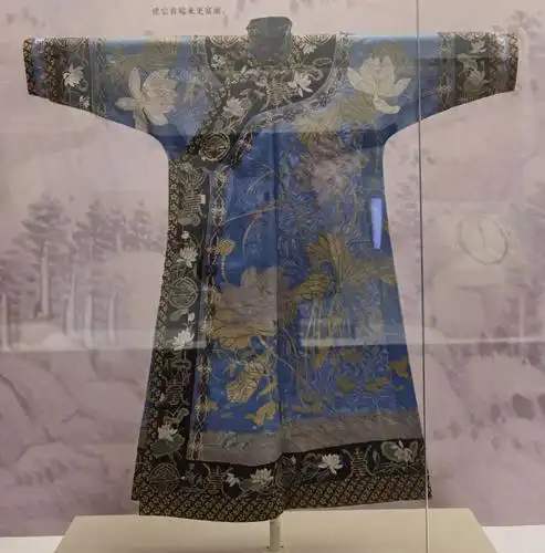 清代满族旗人女性服装叫"旗装",但不叫"旗袍"_民国