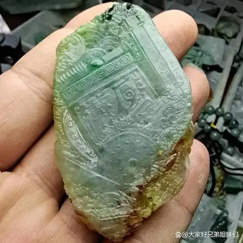 翡翠成品黄加禄五彩八破龙