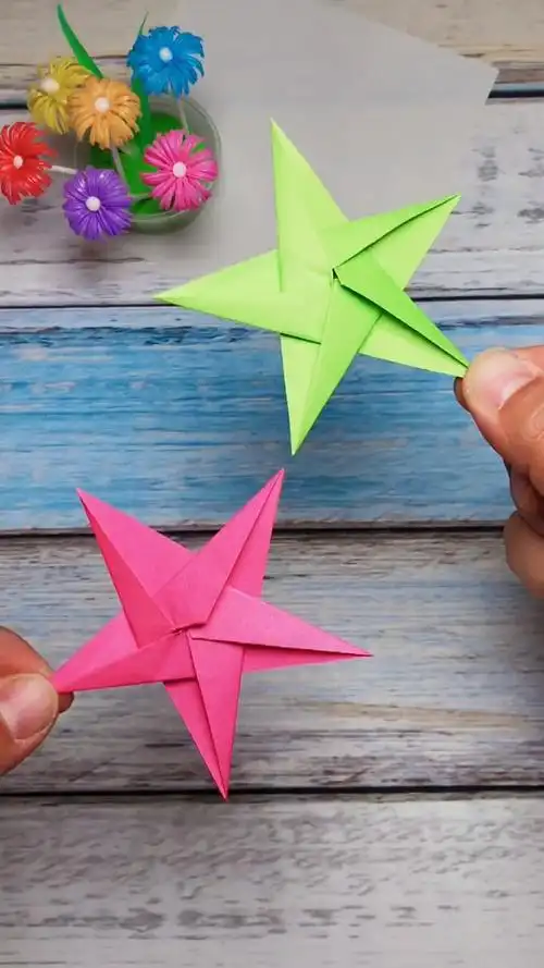 用正方形彩纸轻松折立体五角星-度小视