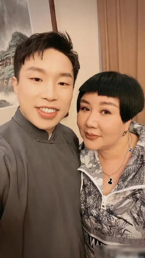 郭德纲妻子王惠过生日,岳云鹏栾云平生日祝福风格各异|德云社_网易订