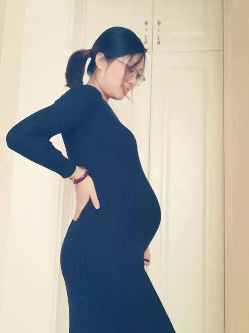 宝贝女儿孕肚照