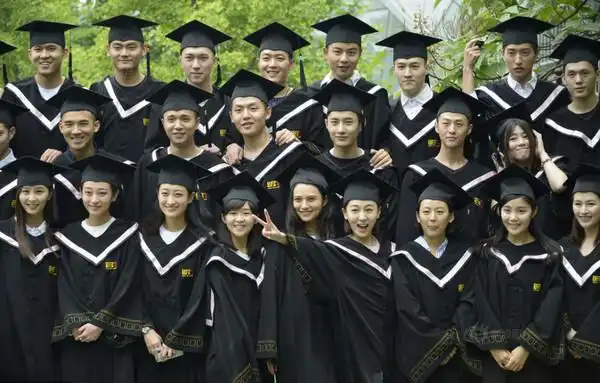 【组图】北影高颜值毕业照曝光 提前看看影视圈