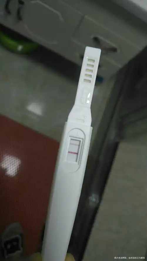 今早拿验孕棒测了一下惊喜的发现了两条杠宝贝妈妈终于可以期待你的