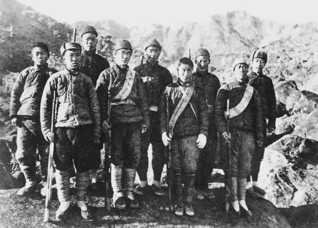 战斗在盘山抗日根据地的盘山民兵班,成立于1940年,他们平时生产,有