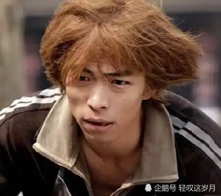 《我不是药神》的黄毛,大胆挑战"索隆同款"发色,意外帅成男神