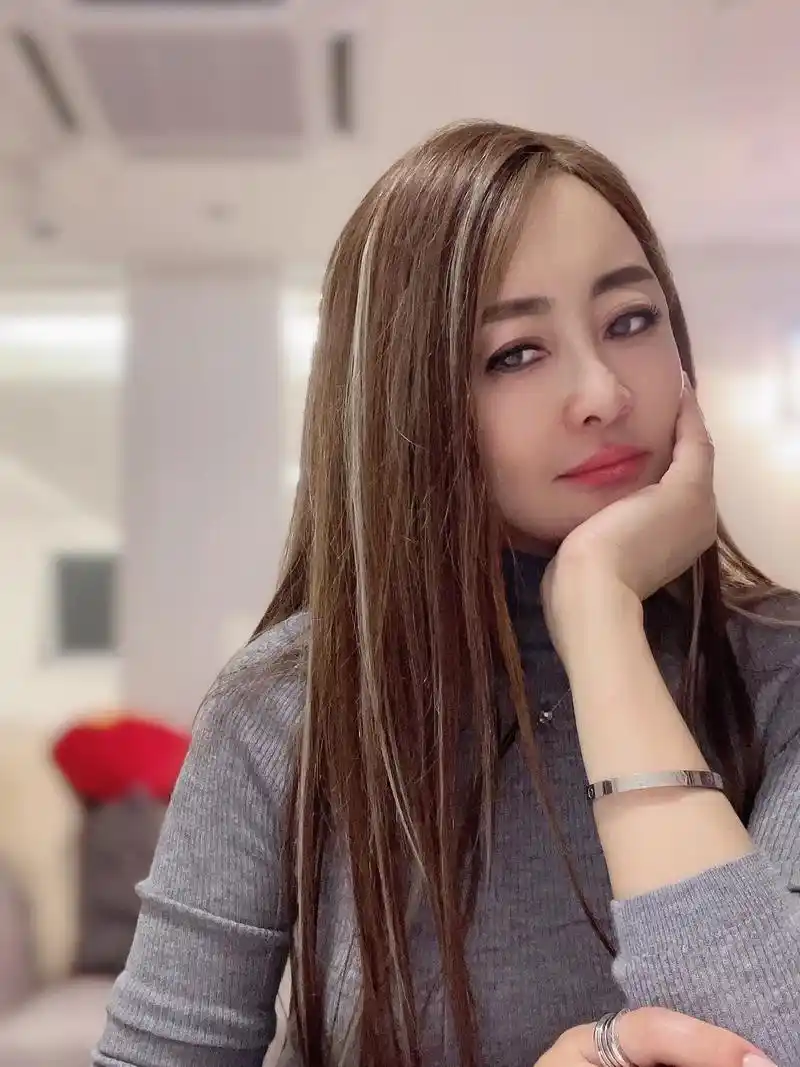 一个具有高级吸引力的女性,一定是有生命力的,拿到什么牌都不重 - 抖