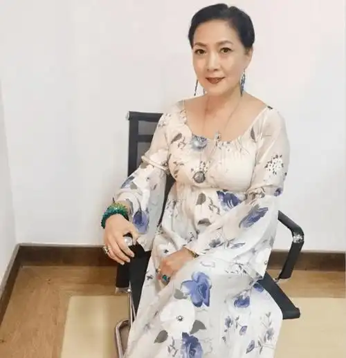 沈丹萍:第一位嫁外国人的女星,连生二个女儿,今和丈夫恩爱如初_张铁林