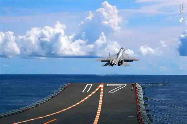 山东舰航母编队最新训练画面曝光