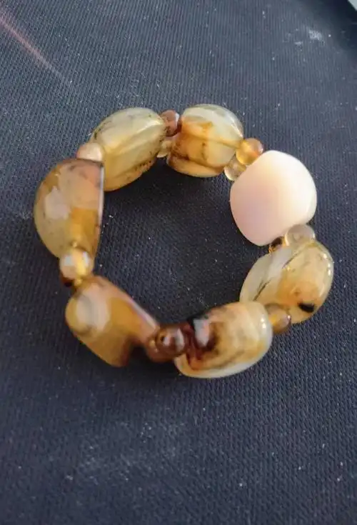 玛瑙有多少种类和颜色