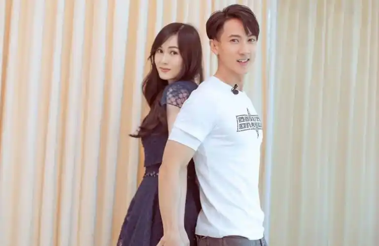 吴尊和妻子试穿婚纱林丽莹大胆突破刷新粉丝的认知