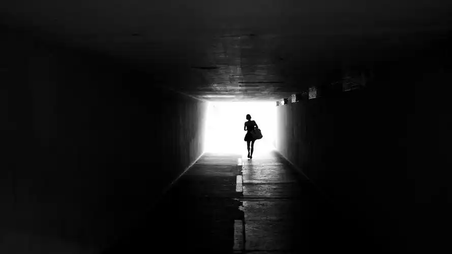 孤独一个人伤感背影欧美女生,高清壁纸图片,欧美美女-回车桌面