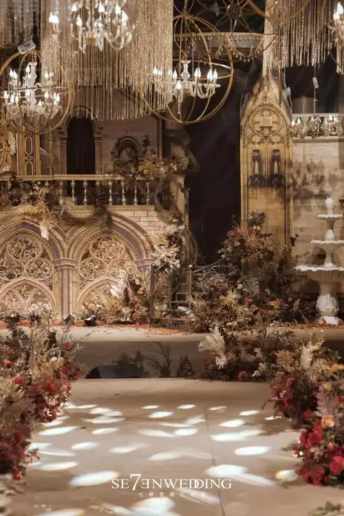 大气复古的欧式古堡婚礼,高贵典雅的金色现场