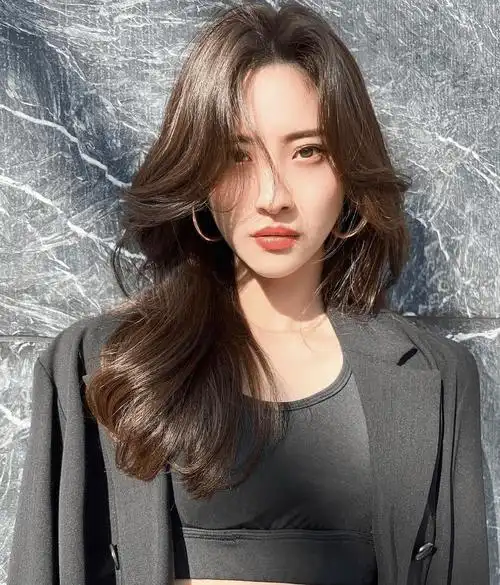 "女人味 职场发型"