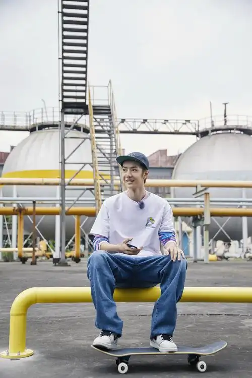 王一博极限青春挑战ollie大男孩属性爆发尽展反差萌