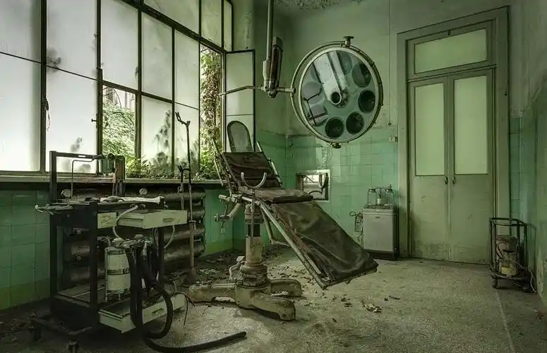 意大利废弃精神病院内景曝光荒凉恐怖高清组图