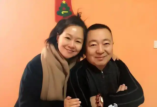 央视主持人董浩:两次死里逃生,和妻子张微结婚是他最正确的决定