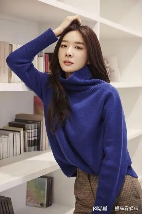 当问到有关结婚问题的提问时,李清娥笑着说:"能不能转换成恋爱问题.