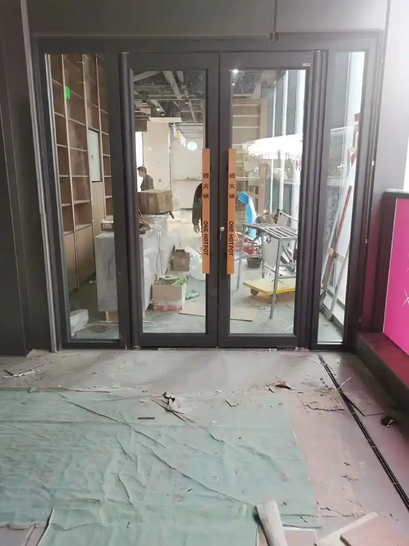 防夹手圆柱铝合金肯德基地弹簧门.高端大气,密封第一,安全第一