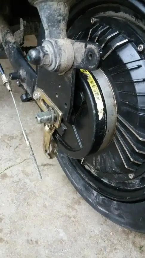 电动车后轮怎么居中