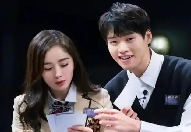 赵丽颖失奖摆黑脸,杨幂偷瞄魏大勋,心思根本藏不住|秦岚|刘烨|周冬雨