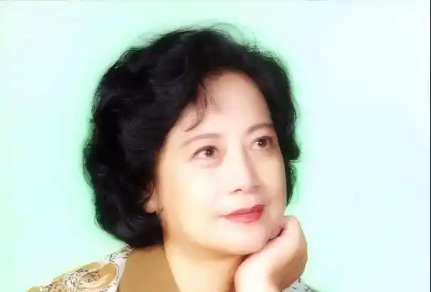 演员左大玢:嫁大5岁的头恋,婚后生一儿一女,80岁依旧