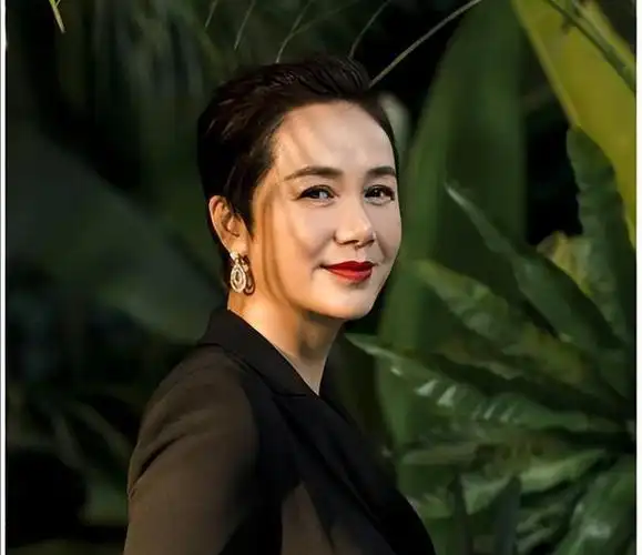 事实证明,"老被背叛"的蒋雯丽,已经走上了另一条大道