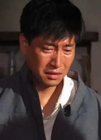 很多粉丝纷纷感慨,岁月不饶人,张鹰这么敬业的一位演员,也会有一天