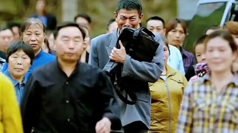 刘德华零片酬出演的《失孤》,真实还原父亲寻子一路的坎坷艰辛.