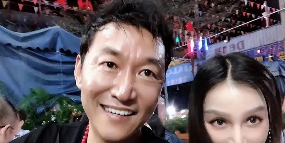 演员赵燕国彰:走红后娶瑞典妻子,如今恩爱25年生下混血女儿_赵彦_生活