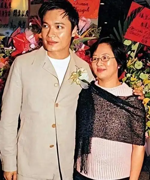 14年前罗嘉良遗弃相爱30年的方敏仪,转投苏岩怀抱,现在他幸福吗