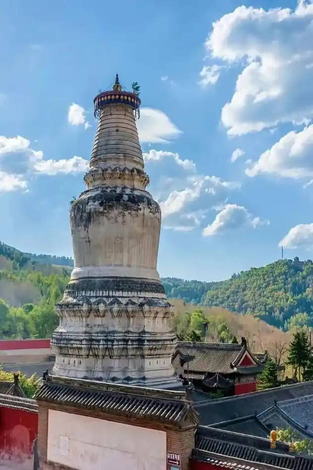 五台山,山西十大风景名胜之一,著名避暑胜地,国家5a级旅游景点,也是