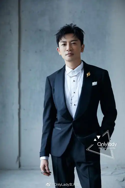 pick @苏有朋 最近两场活动的造型两套风格不同的西装任性切换