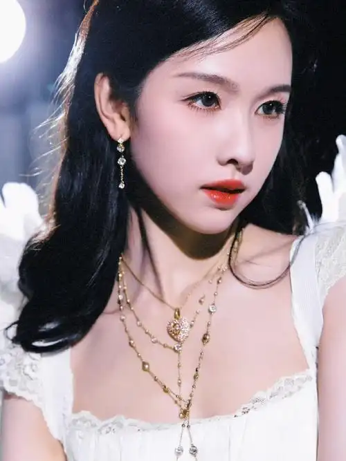 陈都灵白色翅膀##陈都灵白色天使翅膀